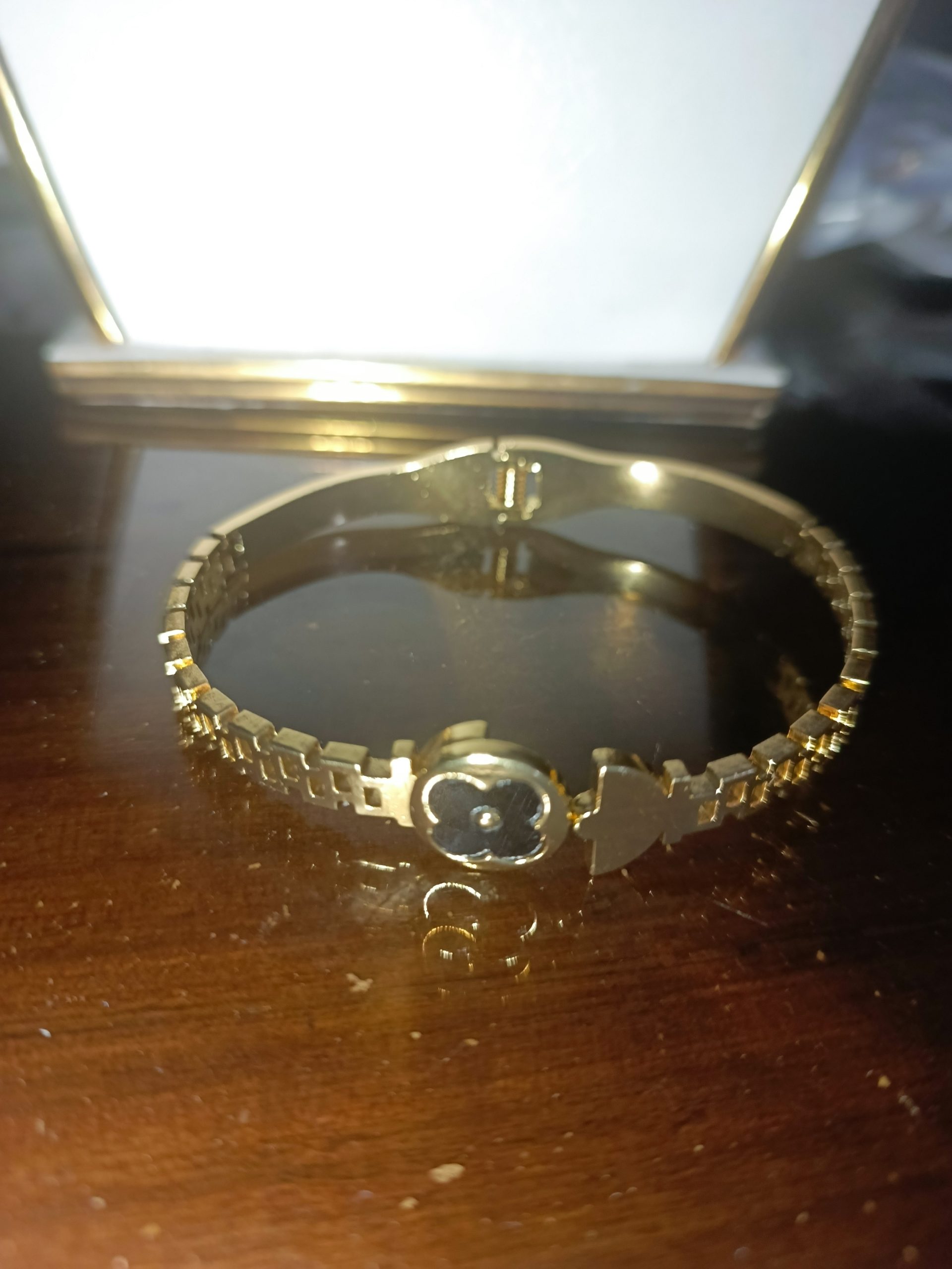 Luxury Gold Clover Bracelet for Women – Elegant Designer Bangle